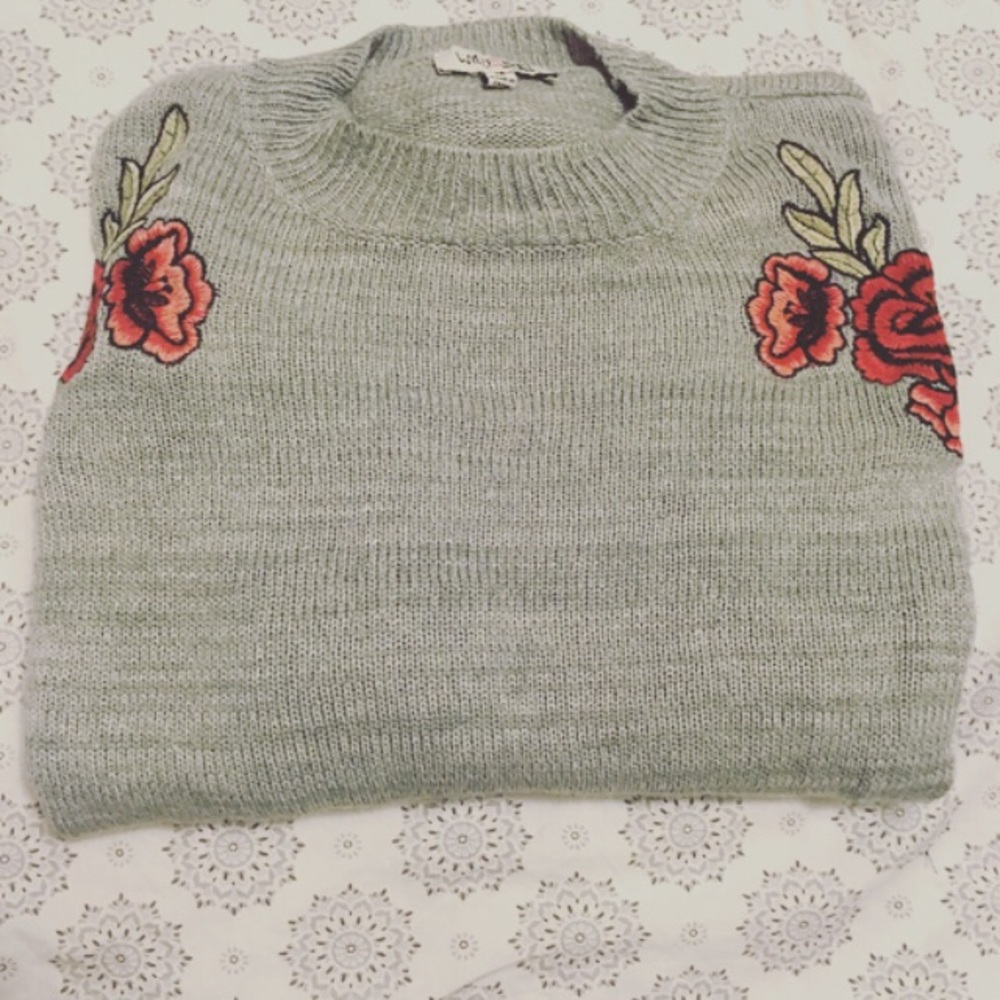 Long Sleeve Grey Sweater with Roses